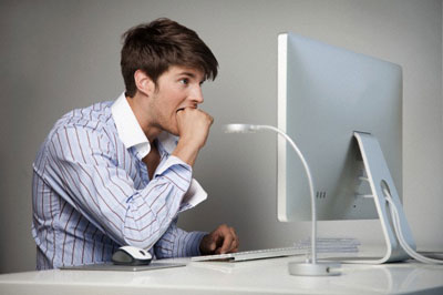 Что делать, если при попытке отключить компьютер через "выключение" - компьютер не отключается, а ПЕРЕЗАГРУЖАЕТСЯ.